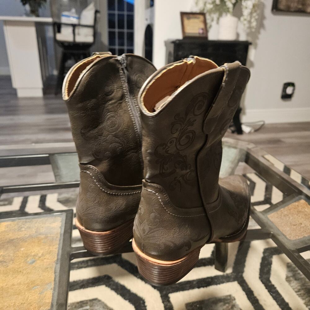 NWOT Brand New Dream Paris Brown Design Boots Size 8 - Picture 5 of 8